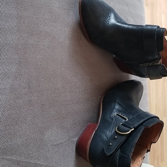 Clarks, Black, ankle boots - Picture 2 of 5